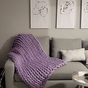 CHUNKY KNIT BLANKET